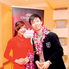 Luffy 於2013年在河內代表香港滙豐出席頒獎典禮首遇太太。