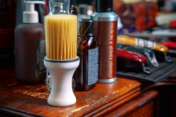 Barber shop 的特點，是以專門招待男士理髮及面部護理服務為主，店內修理毛鬚的工具應有盡有。