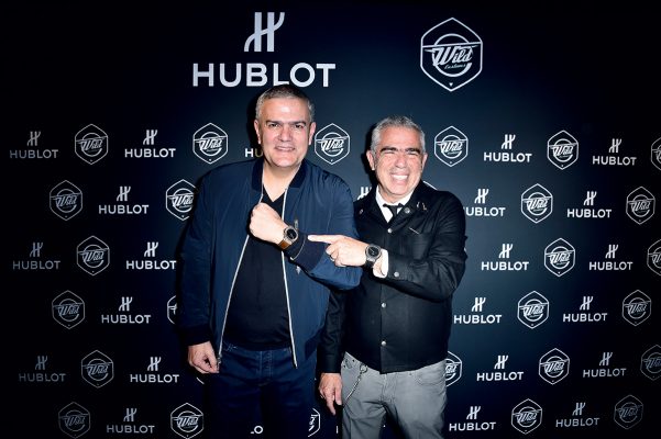 Hublot行政總裁Ricardo Guadalupe（左）與Laurent Picciotto（右）在Classic Fusion Wild Customs發佈會上一同展示這枚聯乘之作。 