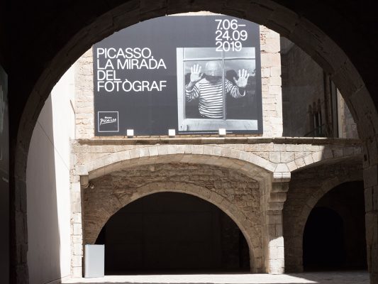 在巴塞羅那，可抽時間到拉丁區，參觀畢加索博物館，了解這位大師前期作品。