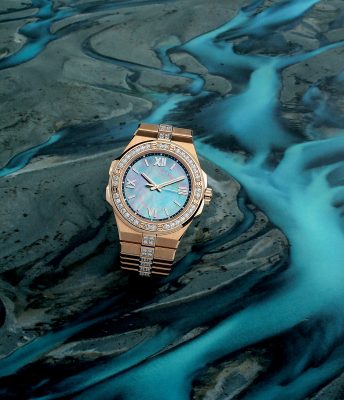 Chopard Alpine Eagle 36毫米18K玫瑰金鑲鑽腕錶 整個系列中最奢華貴氣的一枚，錶圈及錶鏈部份位置鑲鑽，大溪地珍珠貝母錶盤上呈現的錫爾斯灰色令人聯想起St. Moritz附近錫爾斯湖隨著四季變換，光影婆娑而形成的幻彩色澤，搭載擁有42小時動力儲存的09.01-C機芯，屬市場上尺寸最小的COSC認證機芯之一。（HK$345,000） 