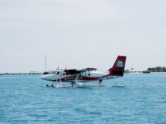 能直接在水面降落的水上飛機，是馬爾代夫常見的交通方式。