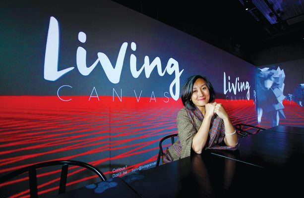 在FAMALAND的一個房間中，Anita與公司團隊設計了讓人親歷其境的Immersive Dining Experience@Living Canvas體驗裝置。