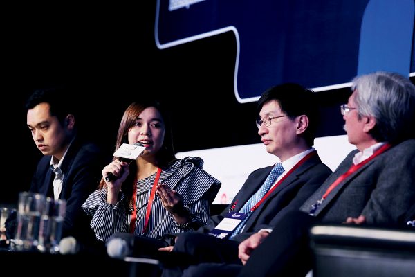 去年11月舉辦的第十二屆社企民間 高峰會，假座香港會 議展覽中心舉行。 Rebecca是其中一位獲邀出席座談會的演講嘉賓。