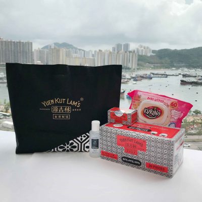 由香港熔噴工廠聯乘香港百年茶飲老字號源吉林推出三款慈善限量套裝。