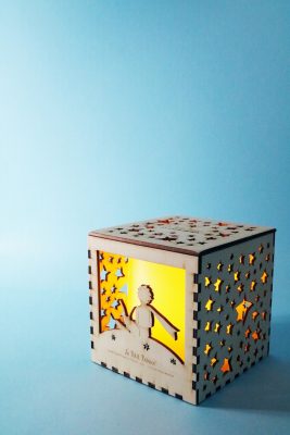 Whateversmiles x CEDAR WORKSHOP：木製點字夜燈盒 $380 (夜燈盒由心光盲人院暨學校轄下的CEDAR WORKSHOP製作，他們是由一群視障青年管理及營運的社會企業，致力為視障青年提供就業機會，助他們自力更生。產品詳情可瀏覽網站內容)