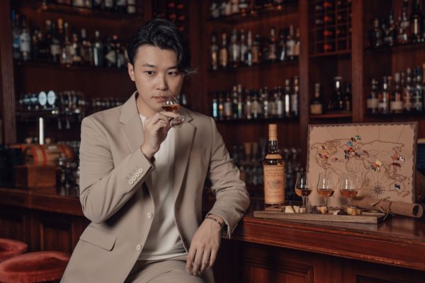 於「威士忌品酒體驗課程」中，威士忌大使Alvin Lam會與參加者同嚐三款限量珍稀威士忌。