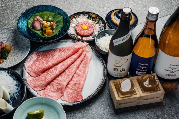 「日山」與 The Club獨家攜手打造期間限定的日本 A5 頂級和牛饗宴配清酒餐目（Sake Pairing)。