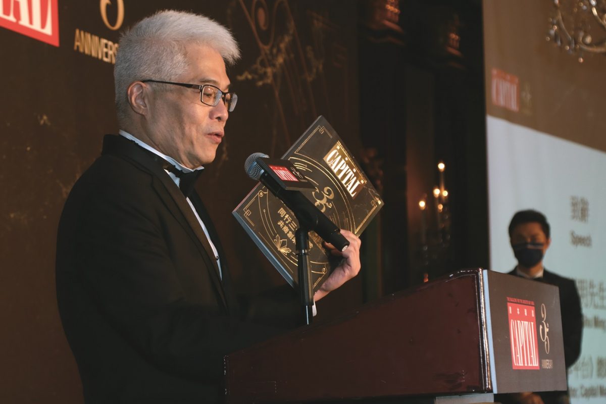 《資本雜誌》35 周年 CEO x Entrepreneur Nite 2022 頒獎典禮花絮 《資本平台》總編輯李樹明先生致開幕辭，以表揚城中商界傑出的佼佼者。