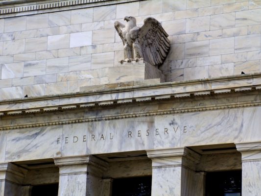 毛偉廉：美國銀行危機升溫，聯儲局繼續放鷹？