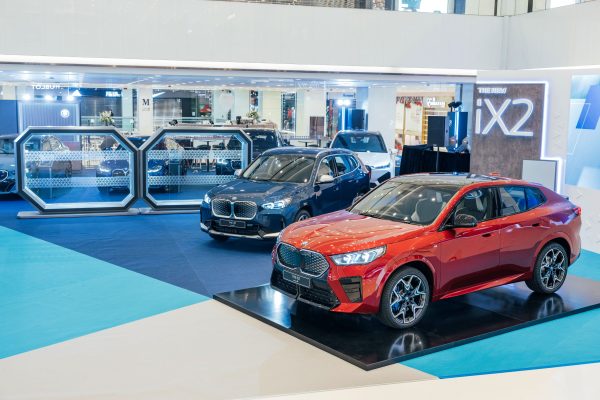 BMW純電i系最新矚目成員iX2躍動登場 運動外貌結合優雅內飾開闢全新純電車美學